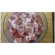 Kiaulienos sprandinės šašlykas sūdytas sūrime, prieskonintas portugališku BBQ prieskonių mišiniu Churrasco be druskos